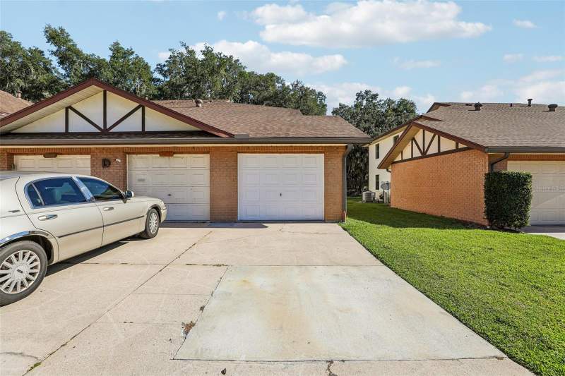 2 bedroom Condominium at 100 E Oak Terrace Drive #D2, Coach Houses/Leesburg 2D, Leesburg — photo 2