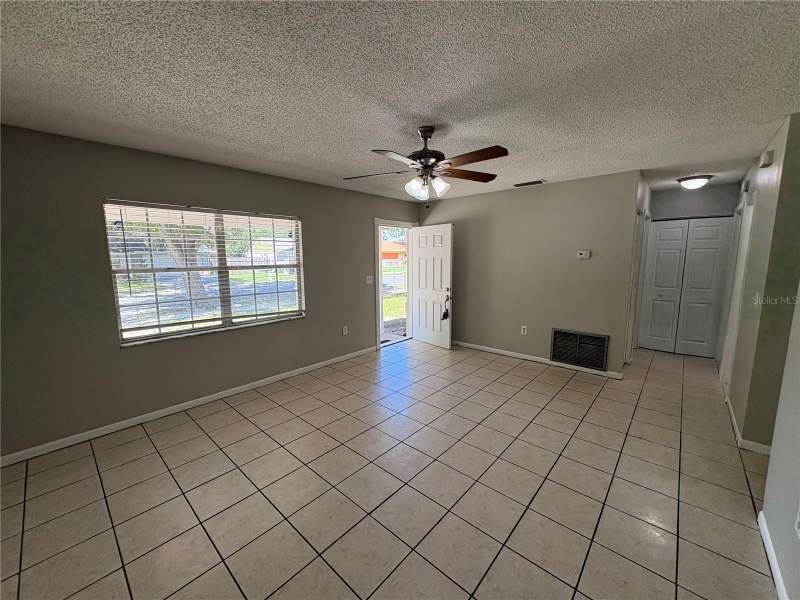 4 bedroom Single Family Residence at 2285 Crystal Grove Lane, Crystal Grove, Lakeland — photo 5