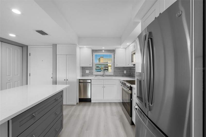2 bedroom Condominium at 4775 Cove Circle #103, Continental Towers Condo, St Petersburg — photo 5