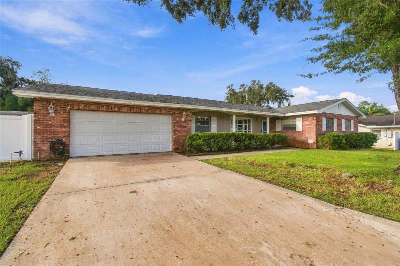 4 bedroom Single Family Residence at 105 Ashbrook Drive, Crestwood Estates Unit 2, Brandon — photo 4