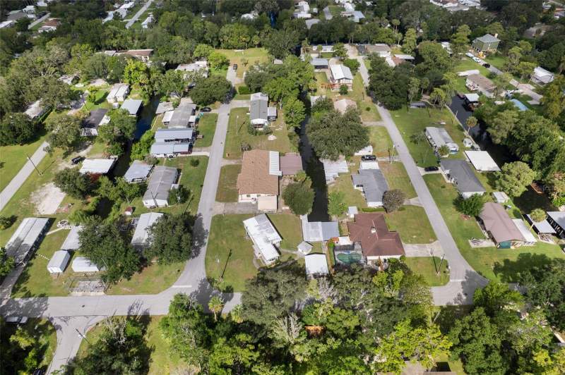 2 bedroom Mobile Home at 10246 S McClung Loop, Chassahowitzka Village Unit 2, Homosassa — photo 2