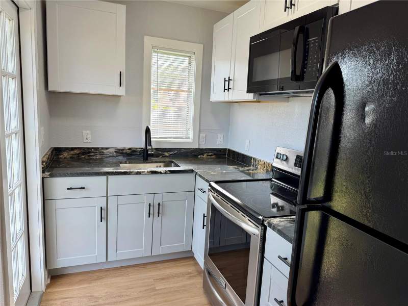 4 bedroom Single Family Residence at 301 80th Avenue, Rio Vista, St Petersburg — photo 3
