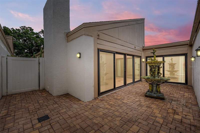 2 bedroom Villa at 360 S Woodlands Drive, East Lake Woodlands Patio Homes, Oldsmar — photo 2