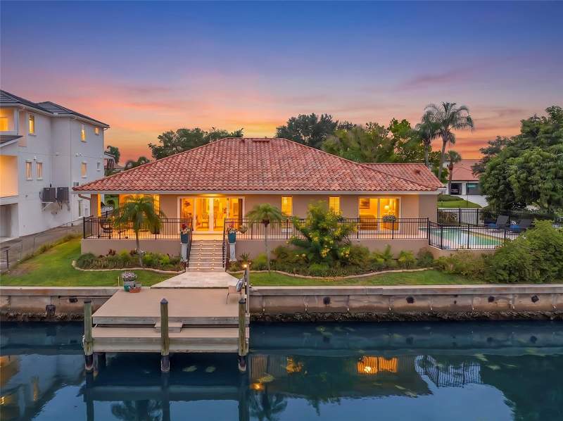 5 bedroom Single Family Residence at 2001 Illinois Ave NE, Venetian Isles, St Petersburg — photo 3
