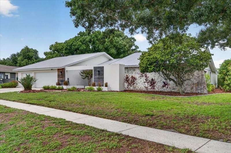 4 bedroom Single Family Residence at 2862 Shady Oak Court, Landmark Woods 2nd Add, Clearwater — photo 3
