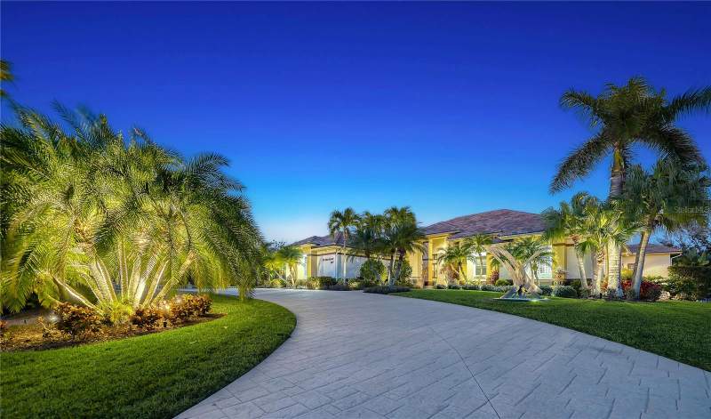 5 bedroom Single Family Residence at 8017 Manasota Key Road, Manasota Key, Englewood — photo 2