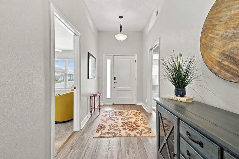 4 bedroom Single Family Residence at 563 Coker Court, Villages/Southern Oaks Un #56, The Villages — photo 4