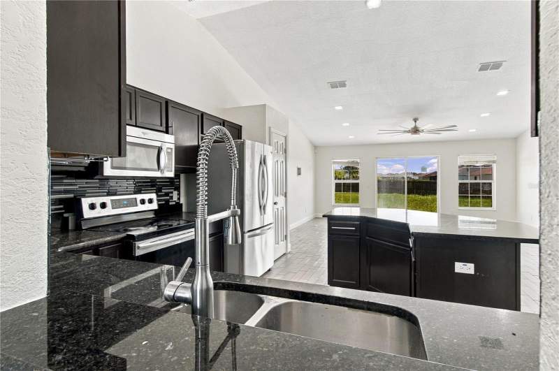 4 bedroom Single Family Residence at 376 Lake Eloise Pointe Drive, Lake Eloise Pointe, Winter Haven — photo 5