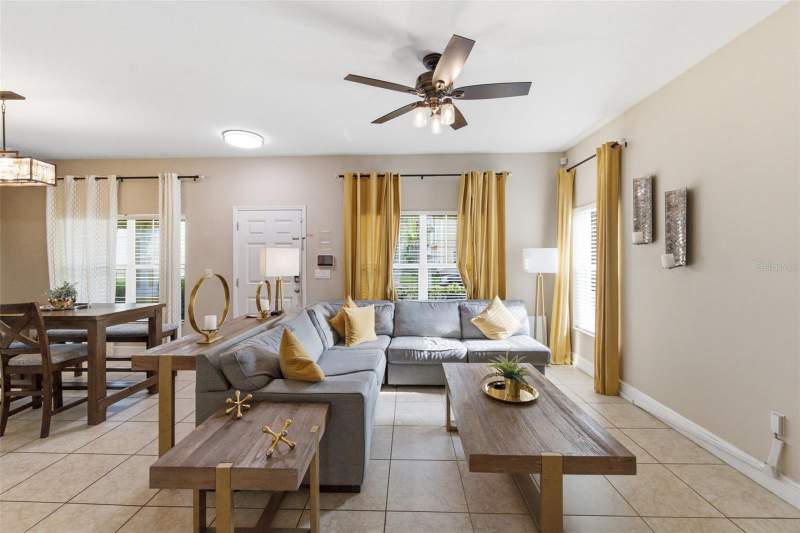 5 bedroom Single Family Residence at 205 E Kirby Street, Oaks At Riverview, Tampa — photo 4