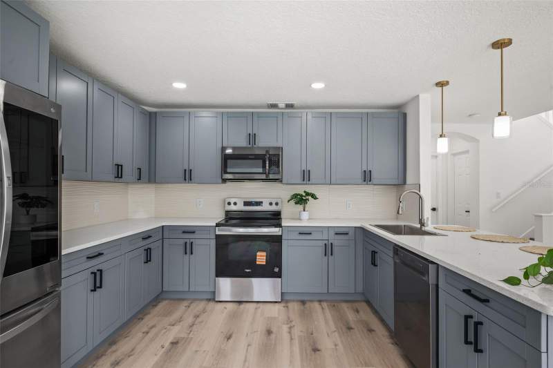 3 bedroom Single Family Residence at 10224 Merrimac Manor Drive, Lake St Charles Unit 2, Riverview — photo 4
