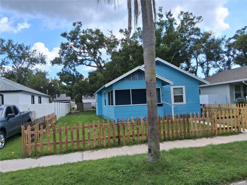 2 bedroom Single Family Residence at 716 15th Avenue, Buena Vista, St Petersburg — photo 2
