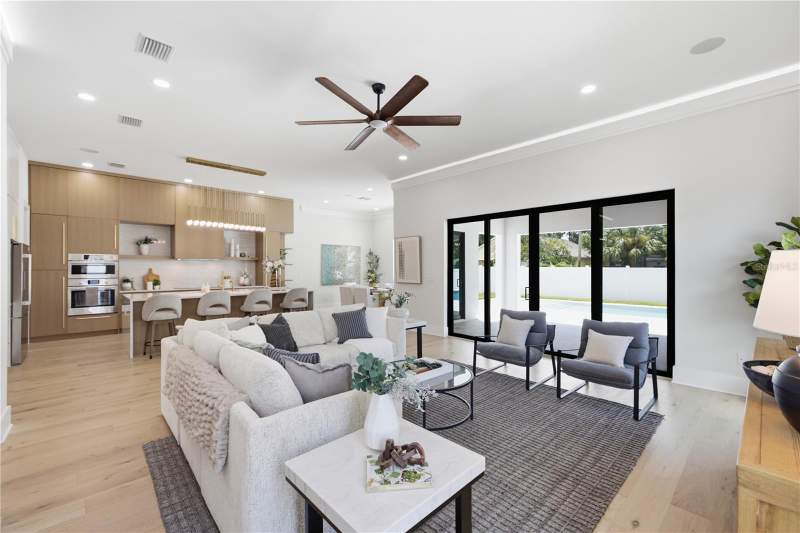 5 bedroom Single Family Residence at 810 W Braddock Street, Suburb Royal, Tampa — photo 5