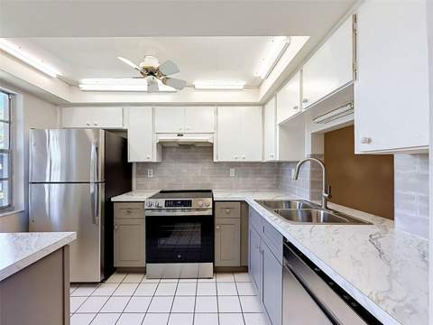 4422 Sunstate Drive, New Port Richey FL - photo 7 of 72