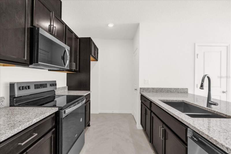 3 bedroom Townhouse at 399 Sequoia Drive, Reserve At Forest Lake, Lake Wales — photo 2