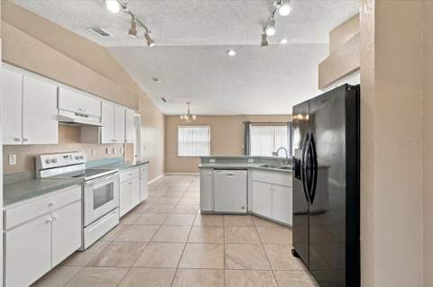 7123 Summit Drive, Winter Haven FL - photo 22 of 53