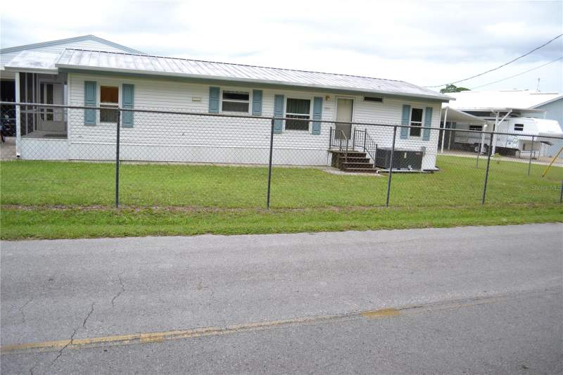 3 bedroom Manufactured Home at 5951 SE 158th Court, Woods & Lakes, Ocklawaha — photo 2