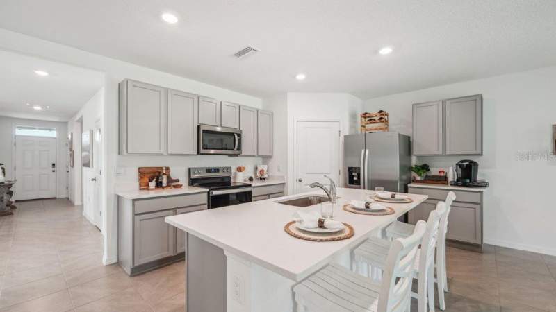 4 bedroom Single Family Residence at 7650 Wheat Stone Drive, Zephyr Lakes, Zephyrhills — photo 5
