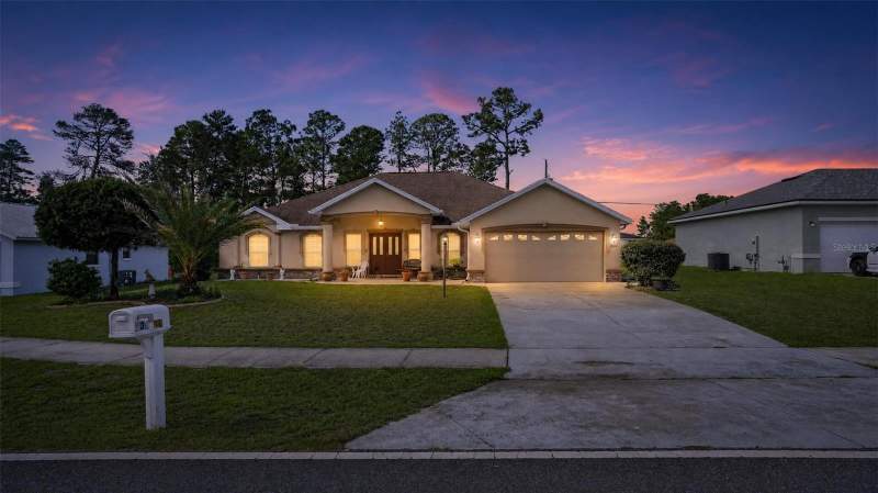 4 bedroom Single Family Residence at 208 Marion Oaks Trail, Marion Oaks, Ocala — photo 2