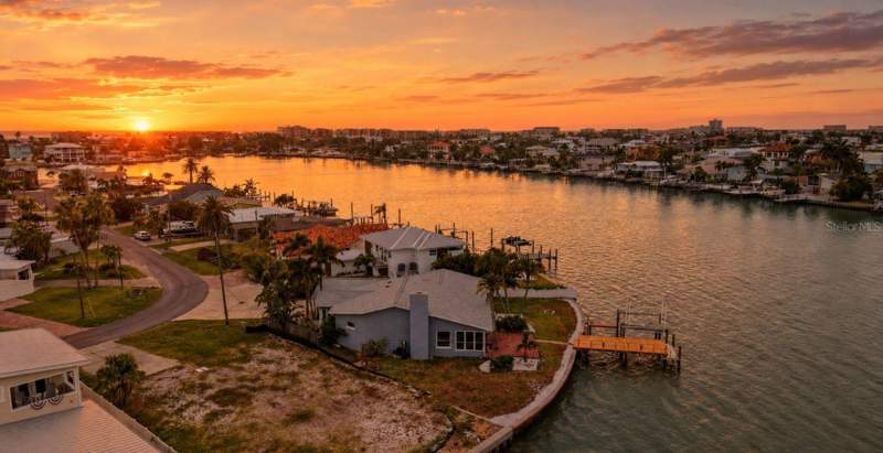 3 bedroom Single Family Residence at 16115 4th Street, Redington Beach Homes 6th Add, Redington Beach — photo 2