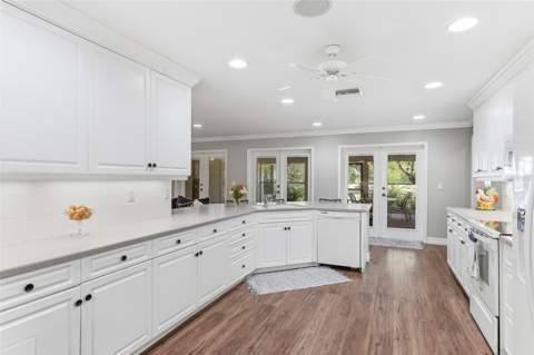 7565 Castle Drive, Sarasota FL - photo 11 of 62
