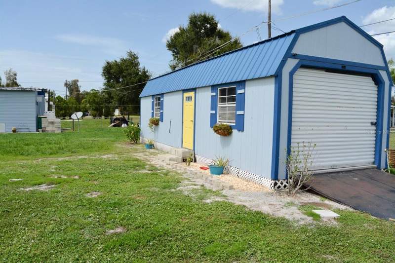 2 bedroom Manufactured Home at 15266 Circle Drive, Tamiami Mobile Village, Punta Gorda — photo 3