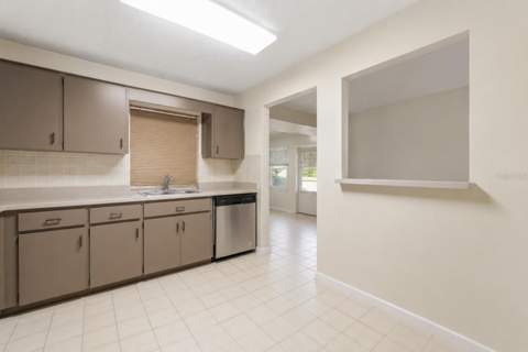 10636 Salamanca Drive, Port Richey FL - photo 10 of 32