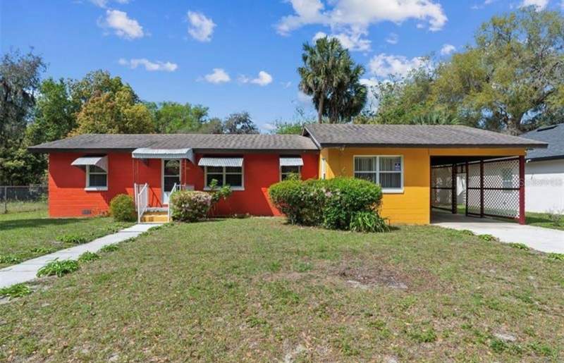 612 KENSINGTON STREET home for sale in Eustis Pinecrest Homes for Sale: 1 Listing