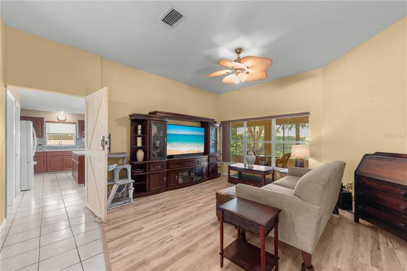 3 bedroom Single Family Residence at 4165 N Stewart Way, Oakwood Village Beverly Hills Ph 02, Beverly Hills — photo 3