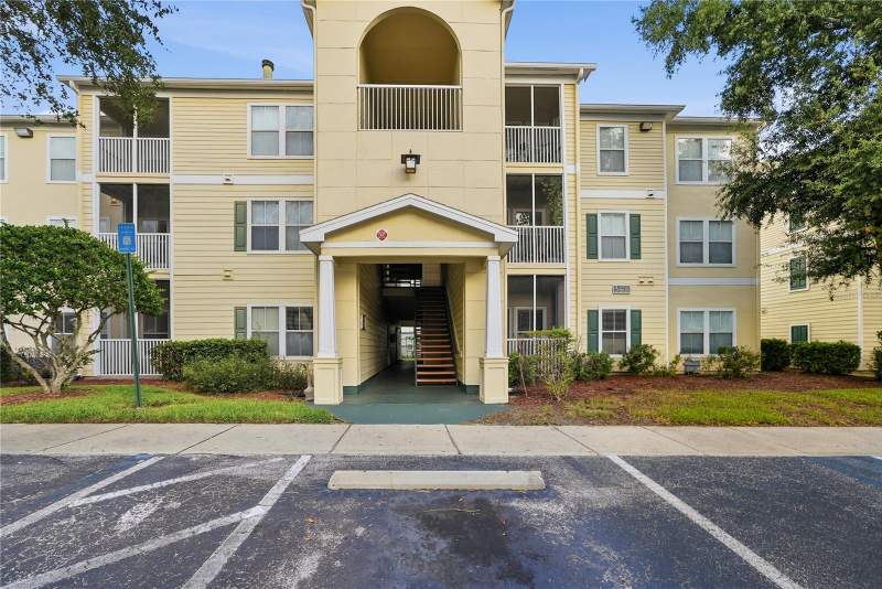 18471 BRIDLE CLUB DRIVE home for sale in Equestrian Parc At Highwoods P