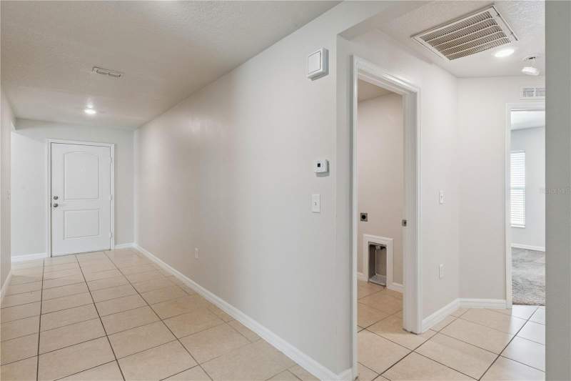 5 bedroom Single Family Residence at 1694 Hideaway Flat Street, Lake Jackson Ridge, Mascotte — photo 4