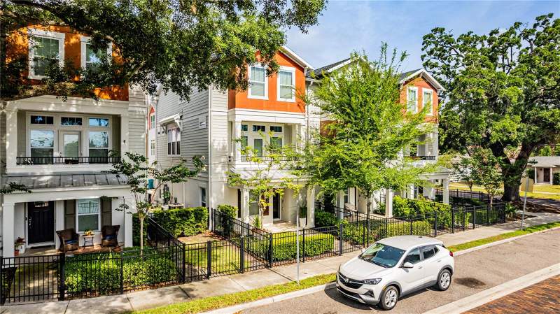 3 bedroom Townhouse at 858 N THORNTON AVENUE, PARK LAKE HLND, ORLANDO — photo 1
