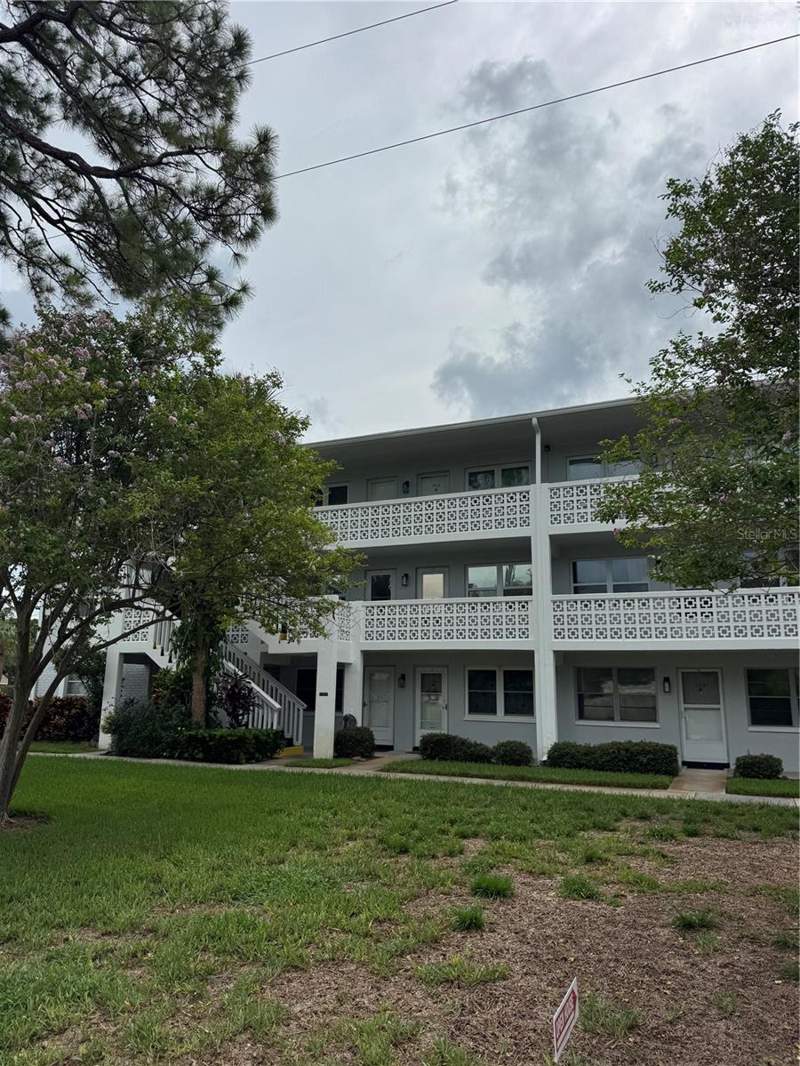 2 bedroom Condominium at 7801 11th Street #302, Winston Gateway Assoc Inc Condo, St Petersburg — photo 2