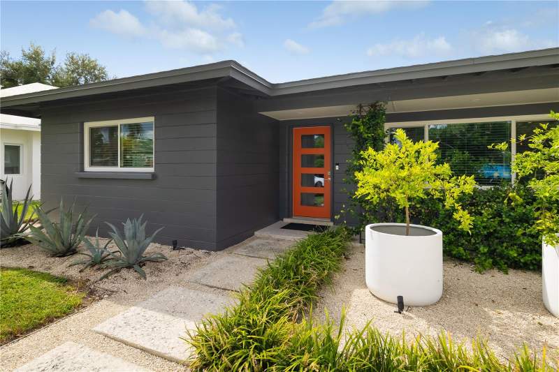 3 bedroom Single Family Residence at 3402 S School Avenue, South Gate Lot 8 Blk11 South Gate Unti 2, Sarasota — photo 5