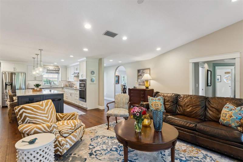4 bedroom Single Family Residence at 1609 MAJESTIC OAK DRIVE, SWEETWATER COUNTRY CLUB SEC D, APOPKA — photo 4