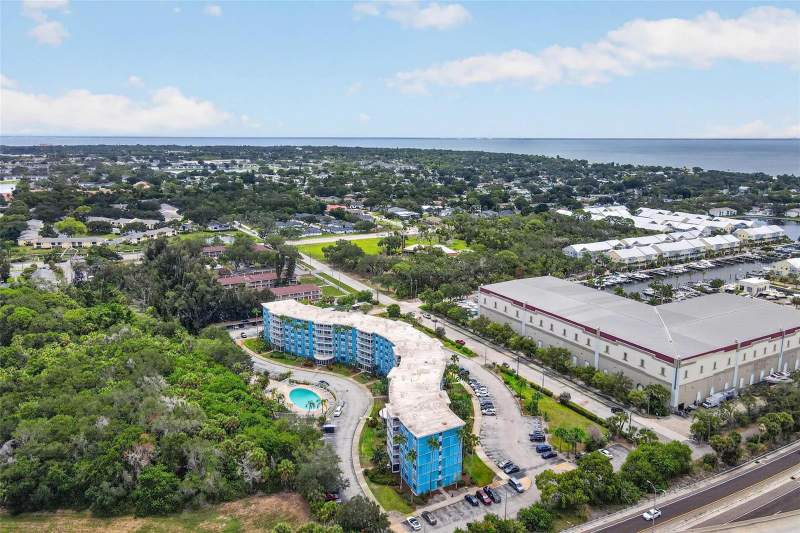 1 bedroom Condominium at 3315 58th Avenue #105, Wave The Condo, St Petersburg — photo 2