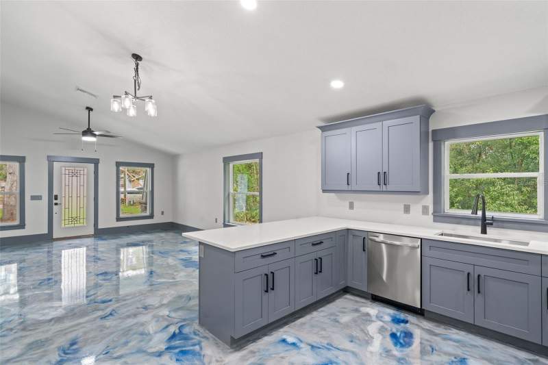 4 bedroom Single Family Residence at 478 Lincoln Avenue, Masaryktown, Brooksville — photo 3