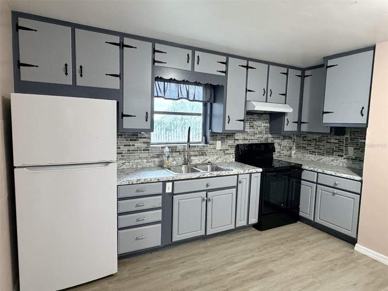 3 bedroom Single Family Residence at 1025 NE 4th Street, Fruitland Heights, Chiefland — photo 3