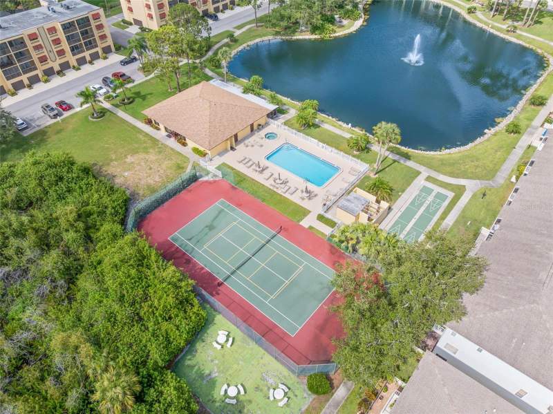 2 bedroom Condominium at 5817 Park Street #302, 6000 Park Place Condo, St Petersburg — photo 2