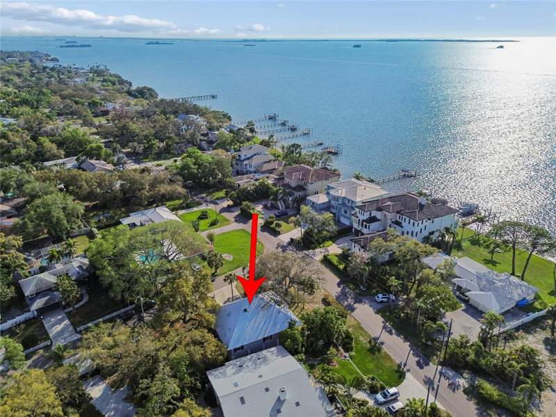 3 bedroom Single Family Residence at 600 N Mayo Street, Seaside Point 1st Add, Crystal Beach — photo 2