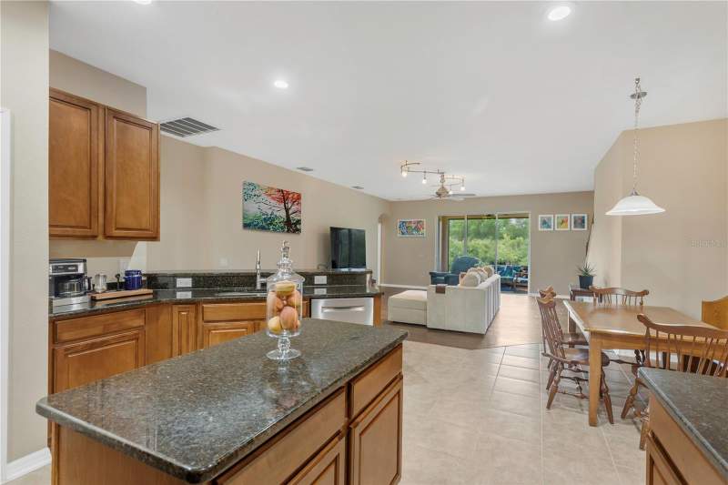 5 bedroom Single Family Residence at 10859 Breaking Rocks Drive, Easton Park Ph 1, Tampa — photo 5