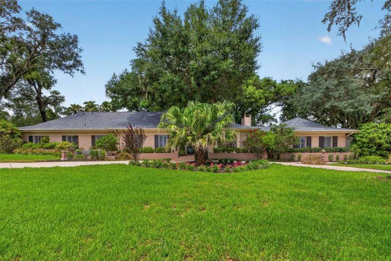 602 S RIVERHILLS DRIVE home for sale in Temple Terrace Estates
