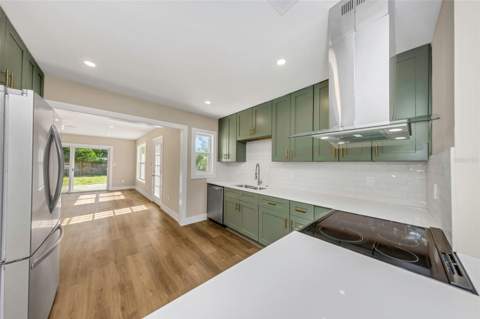 8017 31st Avenue, St Petersburg FL - photo 10 of 39