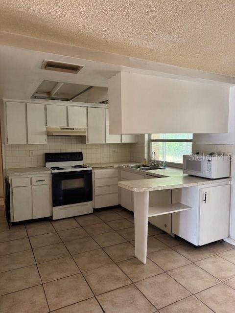 3 bedroom Single Family Residence at 8811 Goshen Lane, Embassy Hills, Port Richey — photo 3