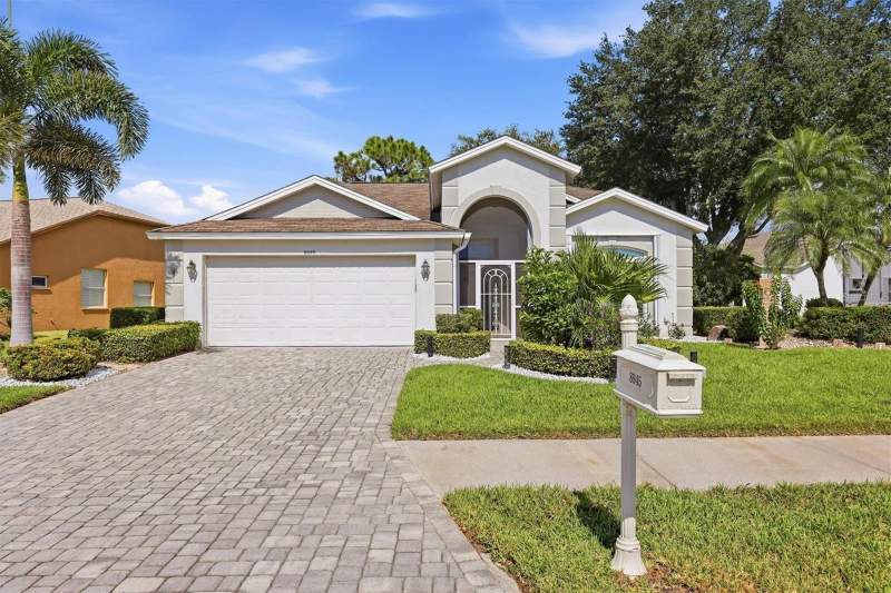 2 bedroom Single Family Residence at 8945 Whitemarsh Avenue, Stoneybrook Golf & Country Club, Sarasota — photo 3