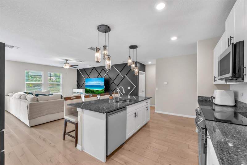 6 bedroom Single Family Residence at 1911 Fan Aloe Way, Spencer Crk Ph 2, Ruskin — photo 5