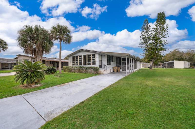 2 bedroom Manufactured Home at 2733 Cranmoor Drive, Broadmoor, Kissimmee — photo 3