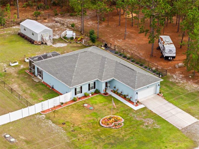 4 bedroom Single Family Residence at 18062 Malibar Road, Royal Highlands Unit 1B, Weeki Wachee — photo 2