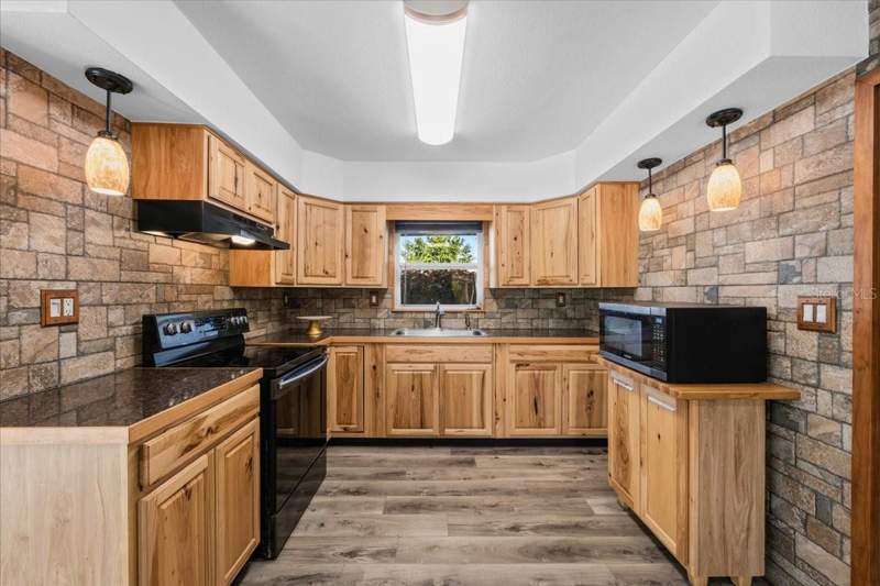 3 bedroom Single Family Residence at 6114 43rd Avenue, Kenneth City, Kenneth City — photo 3
