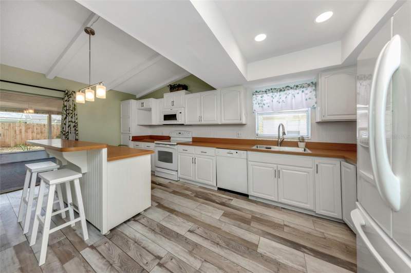 4 bedroom Single Family Residence at 17704 Rivendel Road, Barrington Sub Unit A, Lutz — photo 5