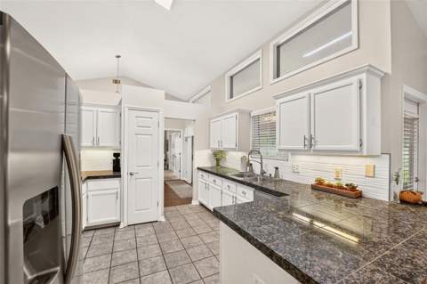 10427 SW 55th Place, Gainesville FL - photo 10 of 41